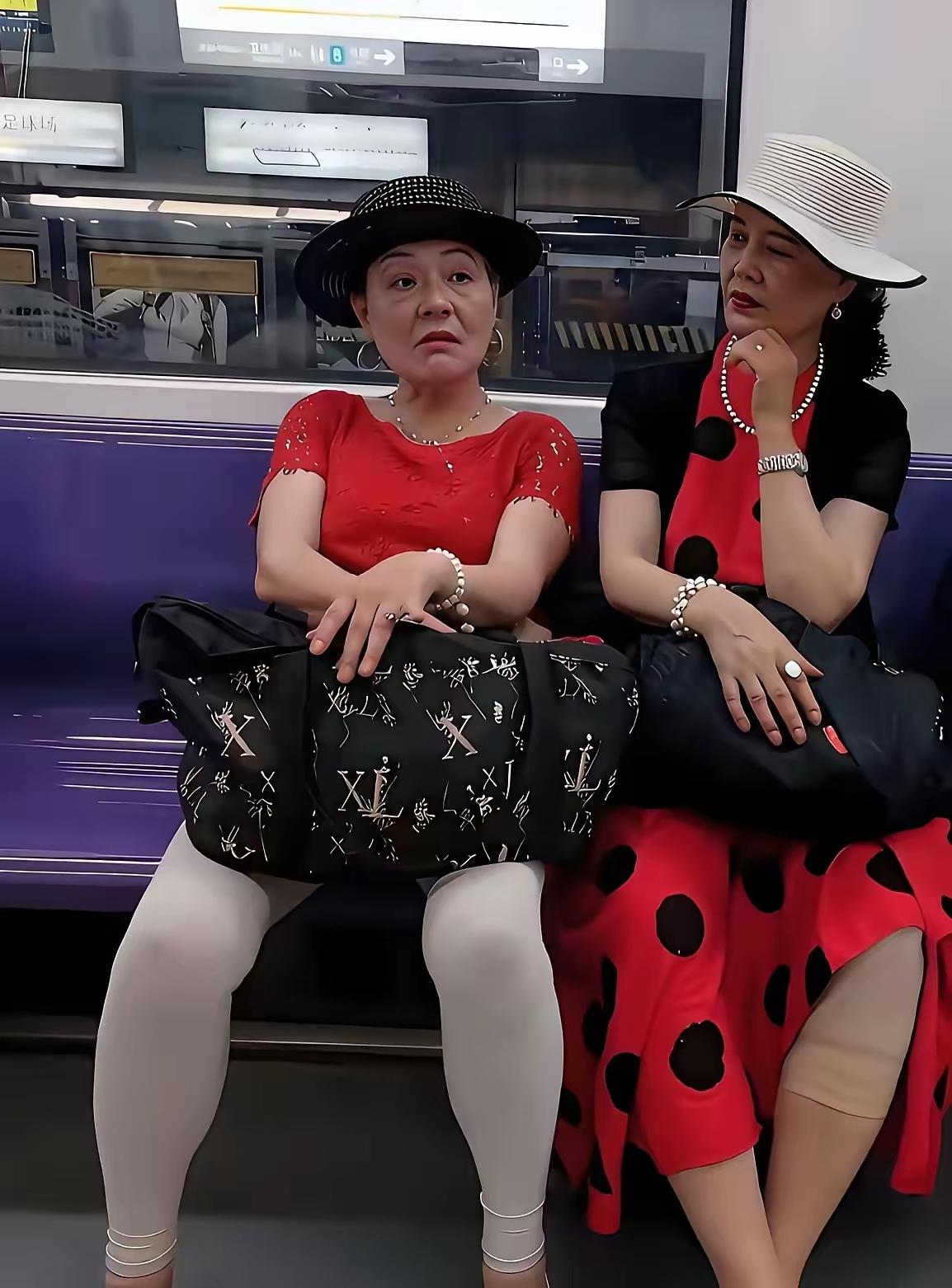 要么子女有钱，要么退休金体面，[滑稽笑][滑稽笑][滑稽笑]