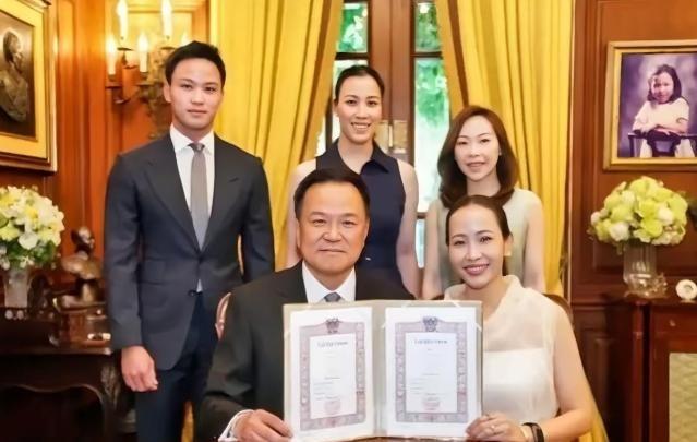 阿努廷2023年接受央视专访时说，“我是100%的中国人后代，我的父母、祖父祖母