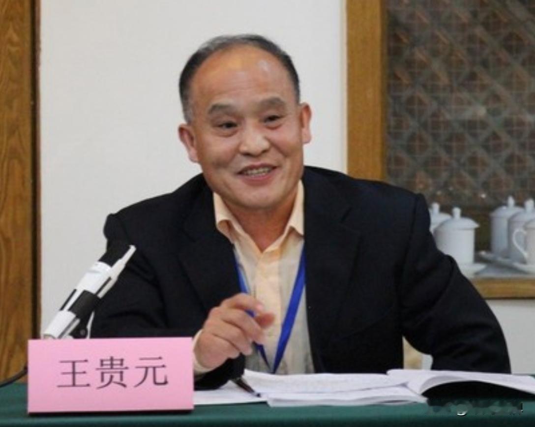 百年名校中国人民大学文学院近期陷入舆论漩涡，学术殿堂的清誉正遭受前所未有的拷问。