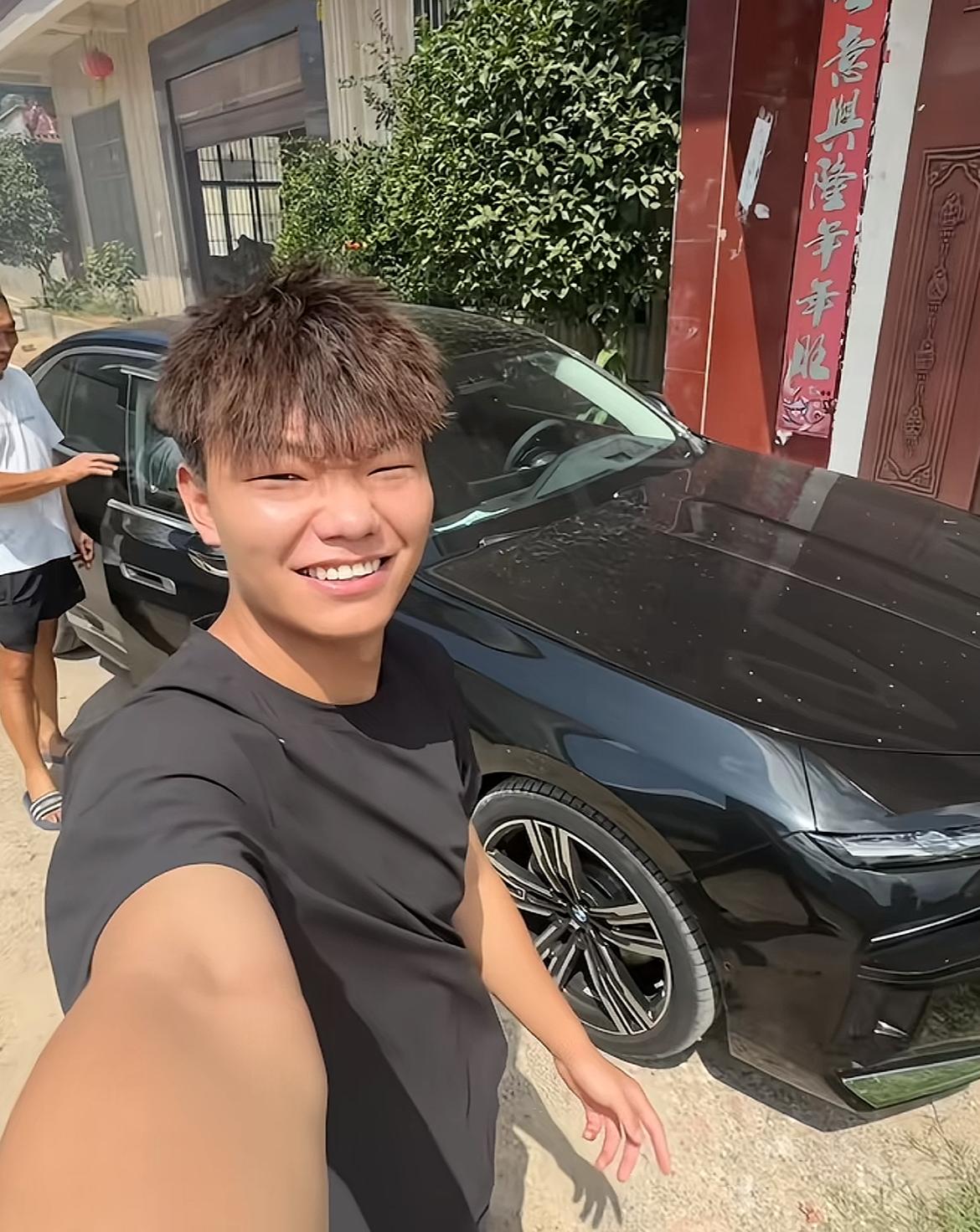 北体王一凡成功逆袭！购买价值80多万的宝马740，一般老板还真养不起这么贵的车。