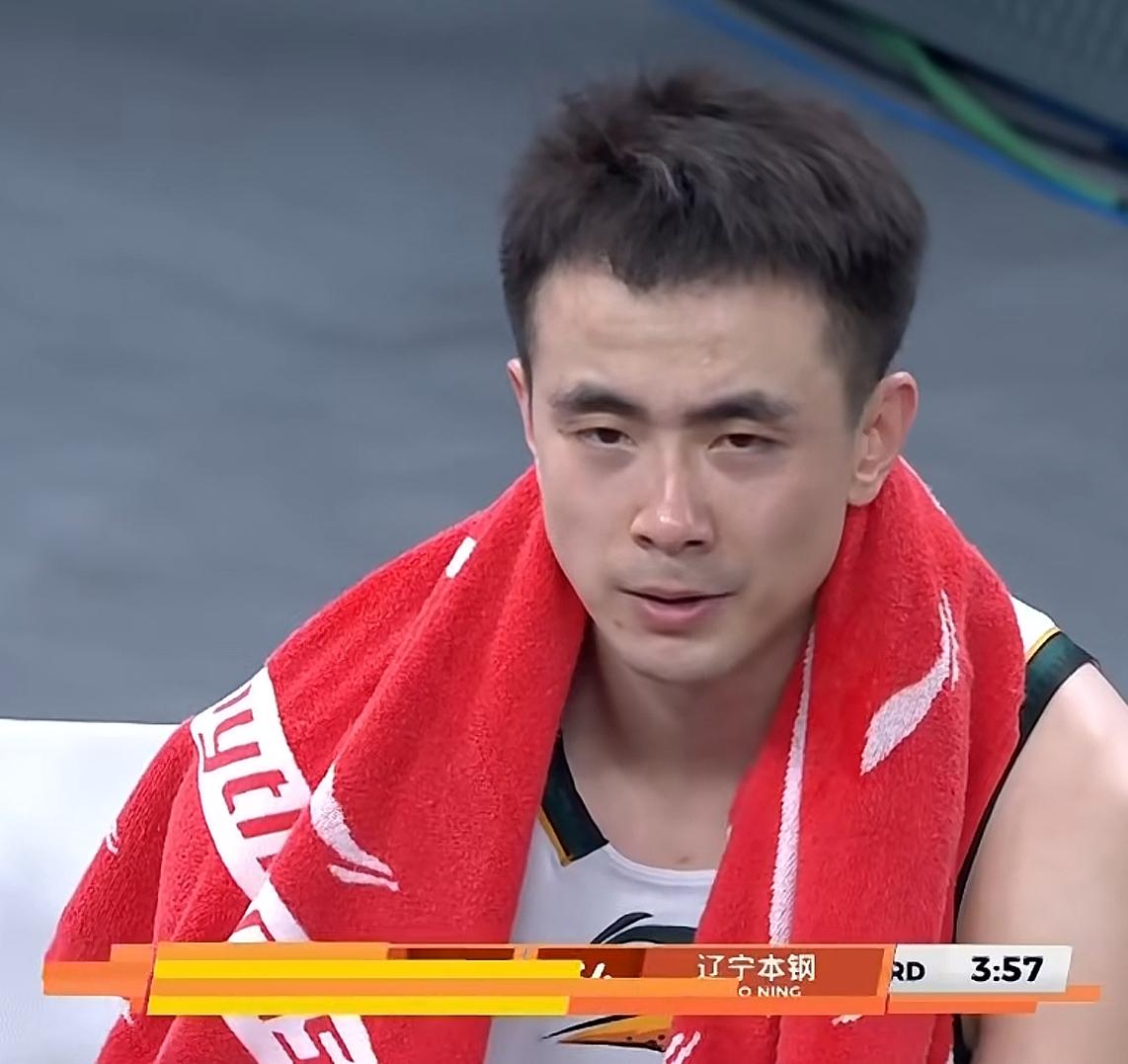 上海队常规赛无论37胜还是21连胜，都反映出他的不成熟。一支怕输或输不起的球队，