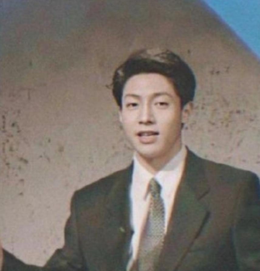 1997年，撒贝宁去央视面试，领导肖晓琳一看到他，转头就走入办公室锁上门，问同事