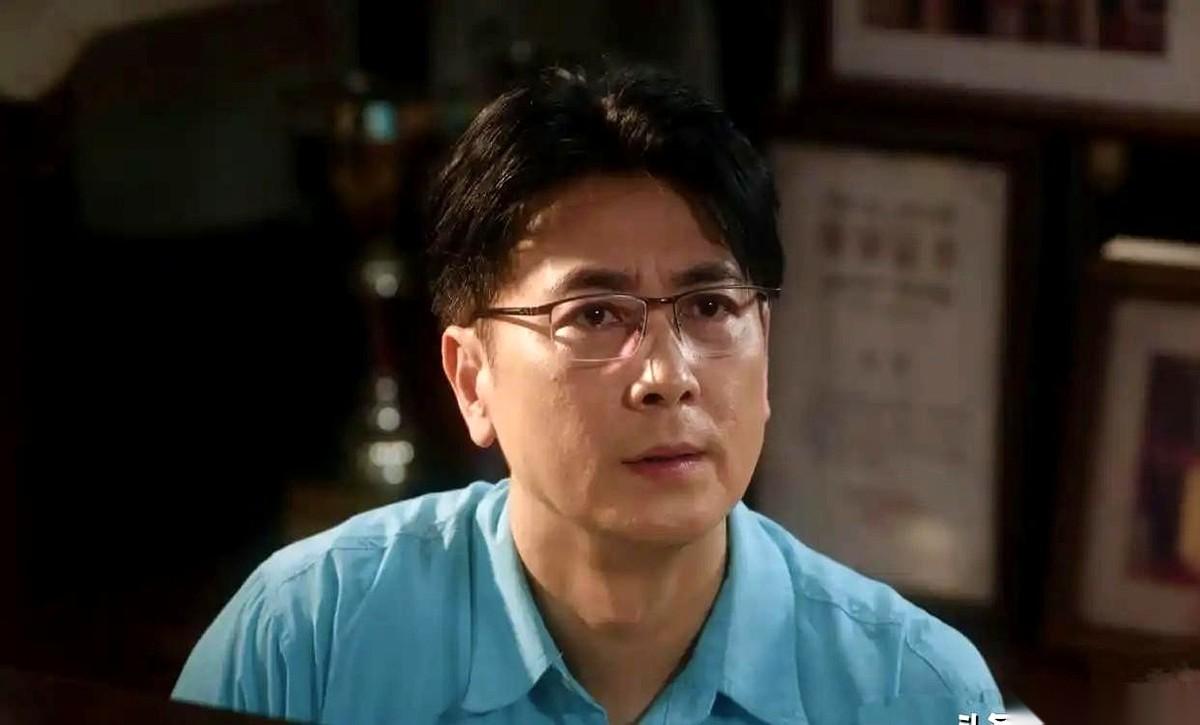 看到那个郑老师对庄庄说“你安心备考”的时候，我后背唰一下就凉了。真的，我跟你讲