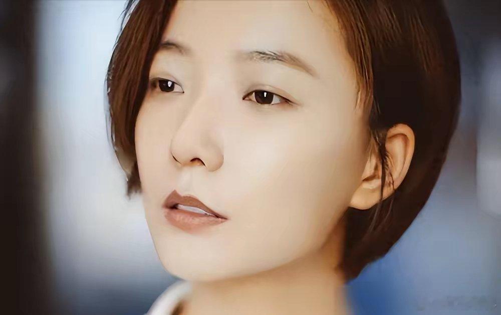 当年喊“一个亿也不脱”的王珞丹，脱了。2015年《烈日灼心》，她扒掉上衣怼向郭涛