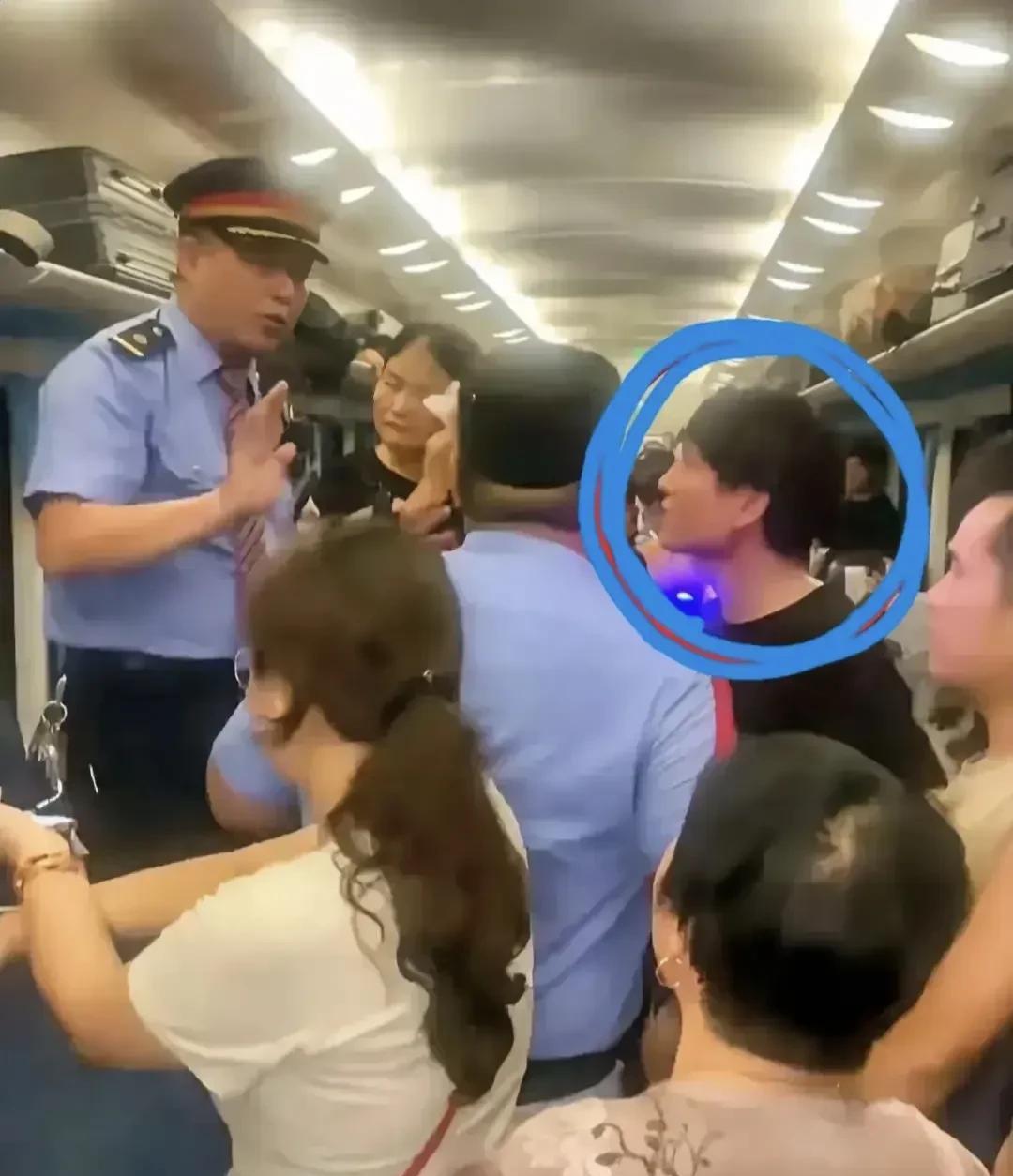 关于1373次列车砸窗事件有个话题很糟心中国人都是被培训好的，所以如果没有那