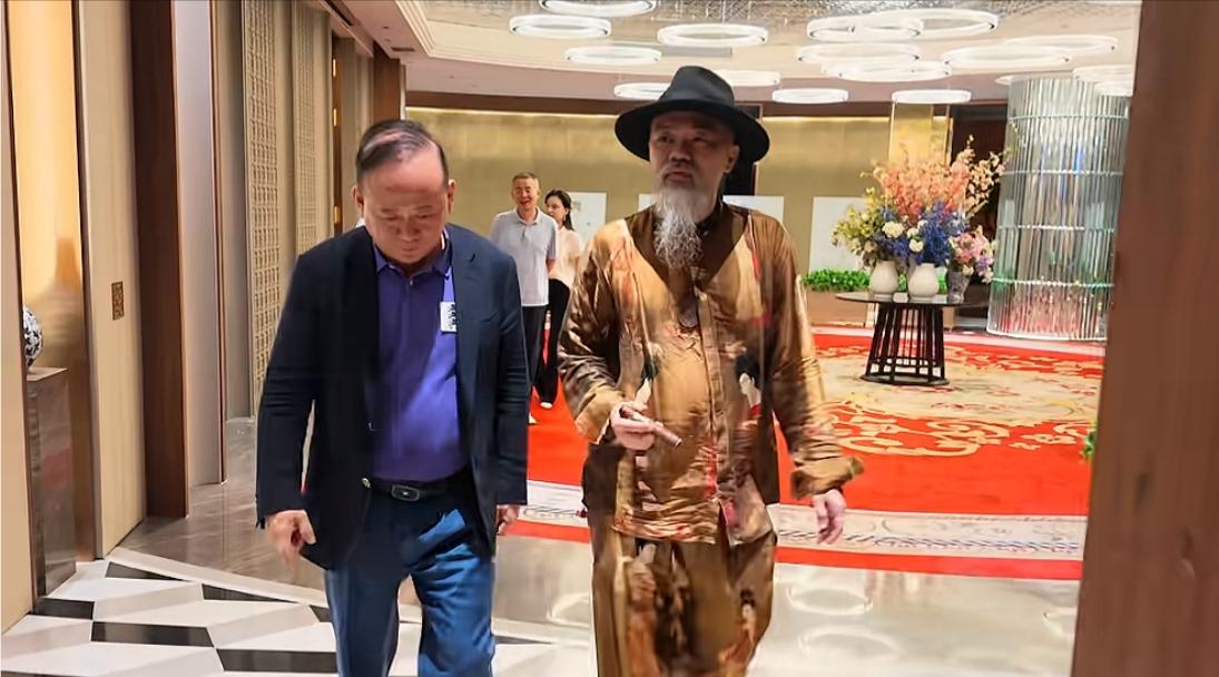 前湖北首富兰世立惨被网红“道长”当成背景板，流量池！对方炫耀：为何连兰世立这样