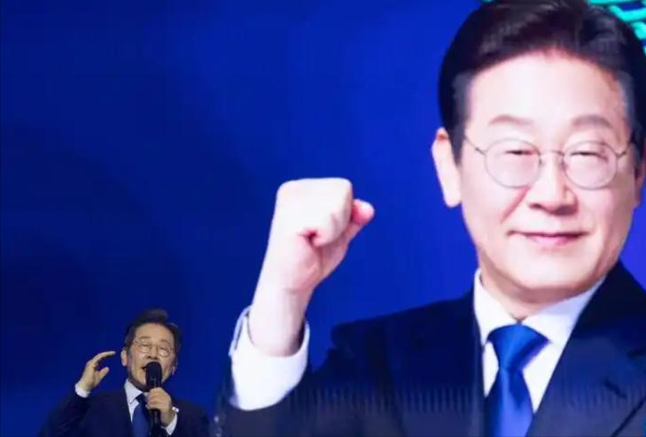 韩国总统李在明最近做了两件很重要的事：一是下令把三八线前沿部队从2.2万人减到6