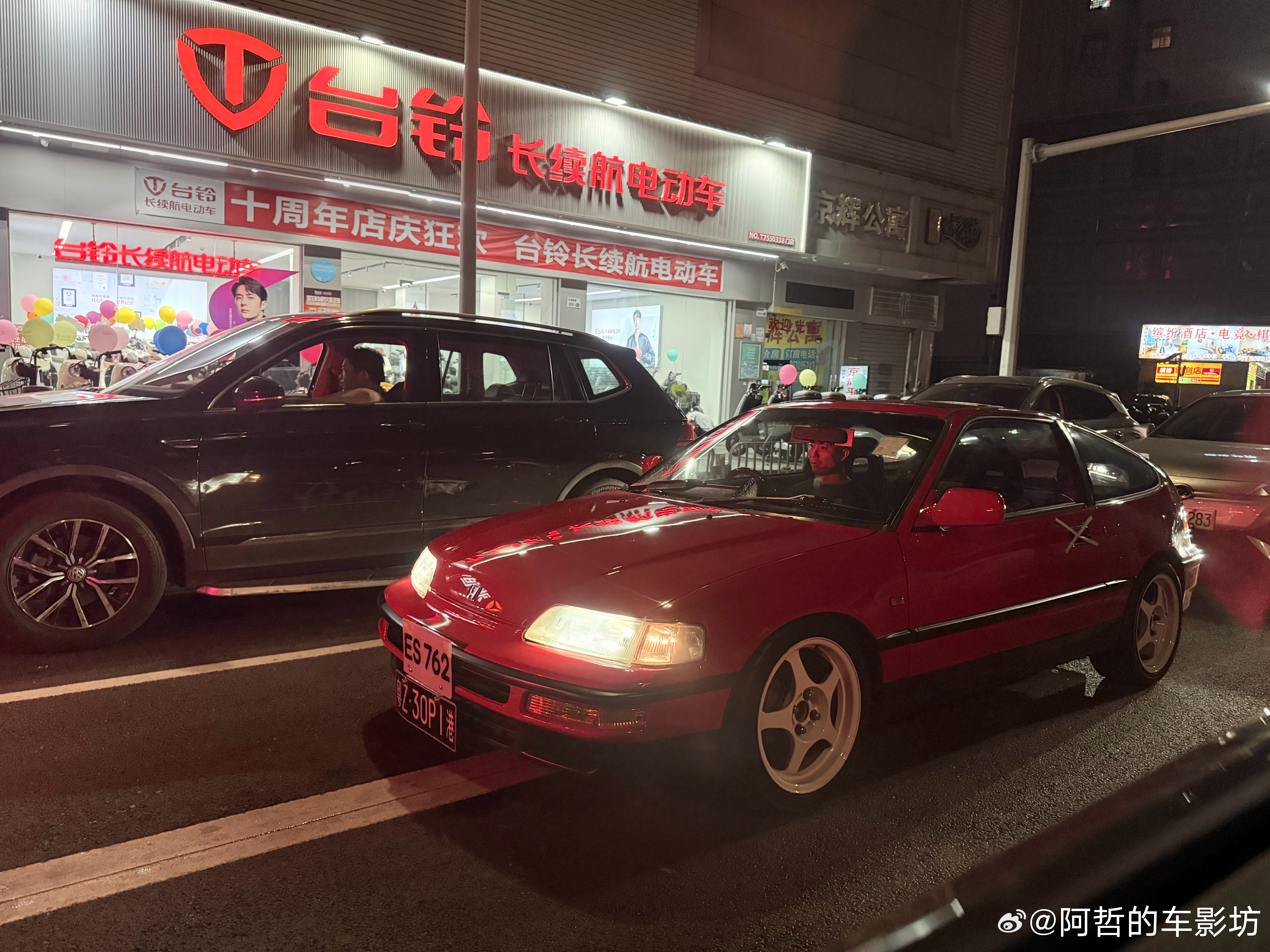路上见到一台两地牌的本田CR-X跟着它跑了一段路91年就停产的车到现在还能有这