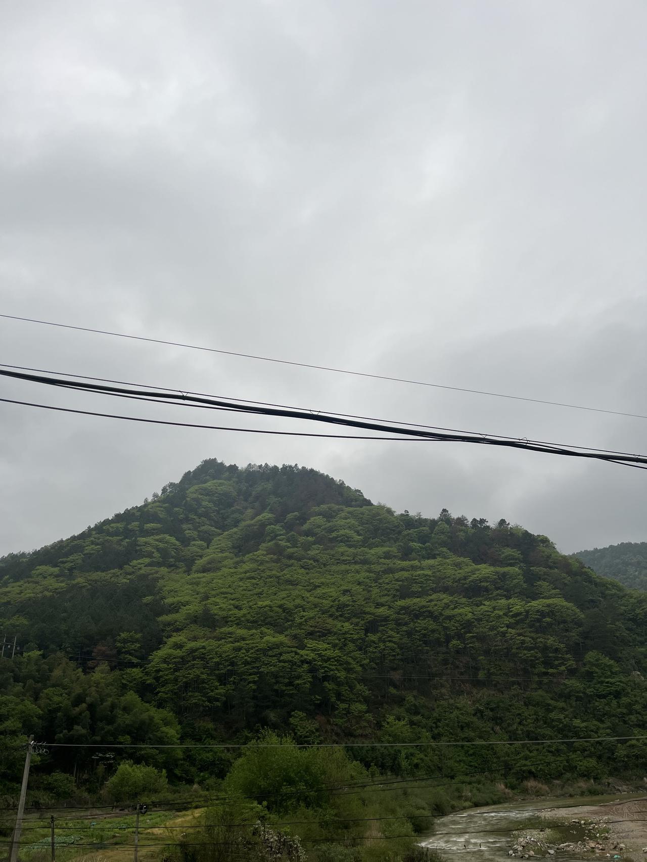 《道德经》开篇这段话，我读了不下百遍，每次读都有新的感受。“道可道，非常道；