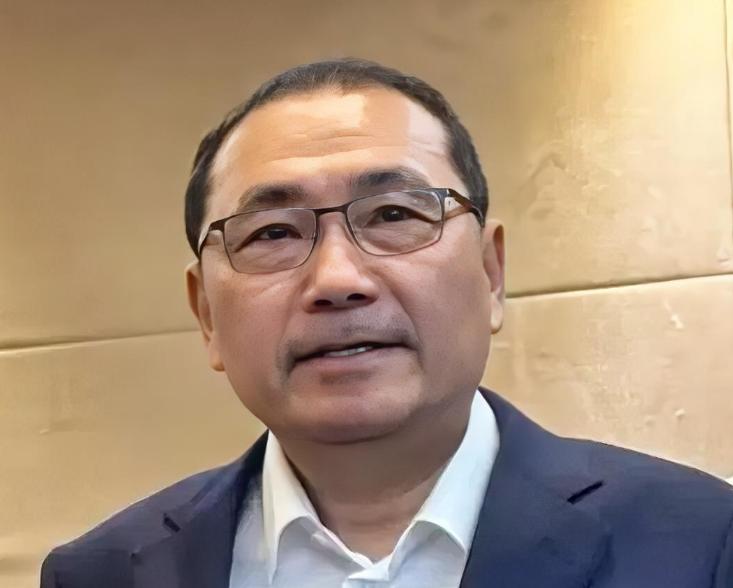 新北市长侯友宜4月1日就国民党主席郑丽文受邀访陆一事表态称，“‘中华民国