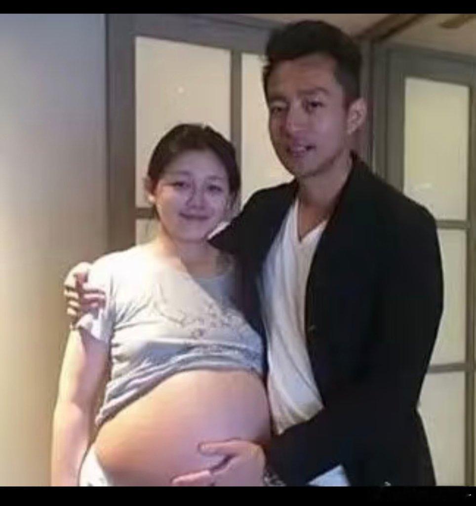 原来大S这么多孕照，总感觉她不是胖是肿。