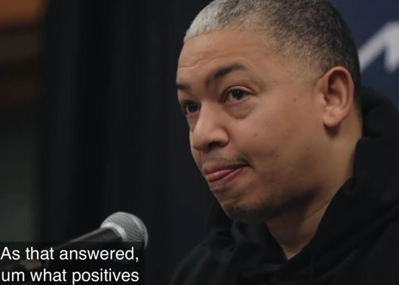 泰伦卢这是在说什么？记者：哈登每晚必须打35到38分钟，有没有什么办法能减少