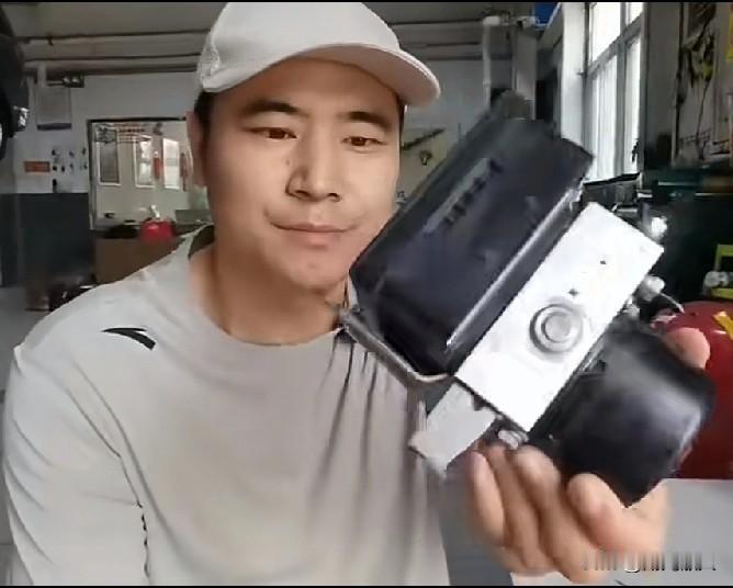 我国真的连这个刹车系统ABS泵和喷油嘴造不出来吗？刚才刷到一个视频，这个网友置