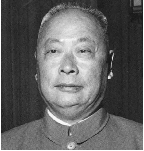 1949年，陈毅到上海一家面馆吃饭，正吃着，一老农走了进来，点了一碗阳春面。陈毅