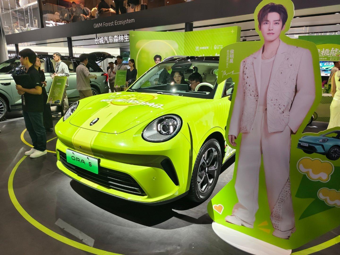 今年广州车展长城的展台，欧拉5是不能错过的，因为这辆车可以说开启了长城的一个新纪