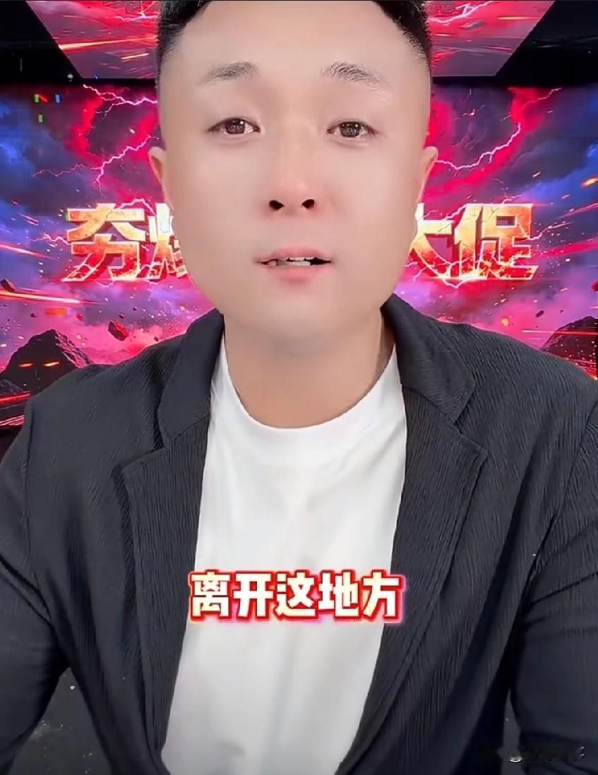 老葛透露后面直播计划，等我忙完这两天，咱们几个开着房车去旅游播吧。离开这个地方，