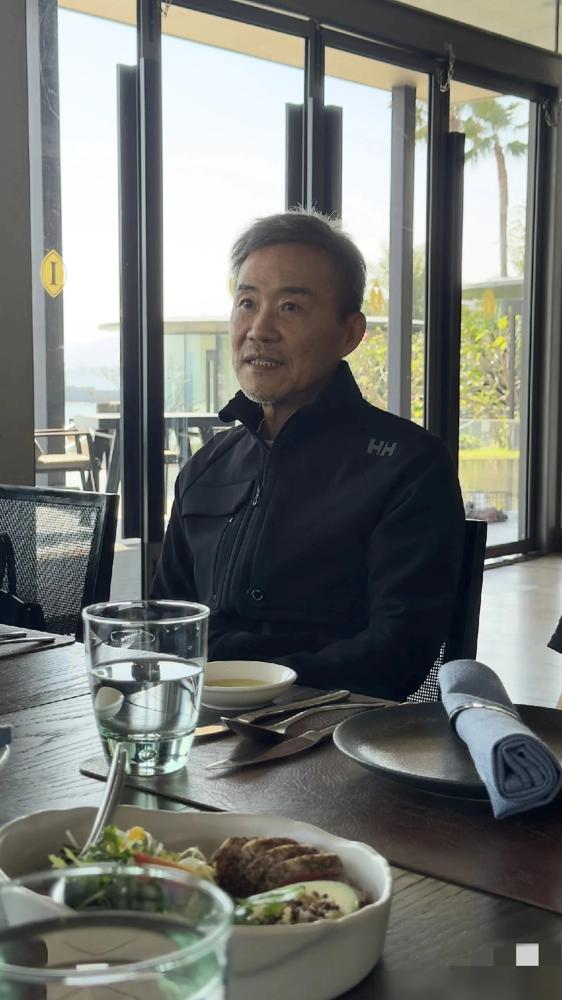 王石是不是嫌弃田朴珺了，冬至没有和她一起吃饺子，竟然和中国巴西商会副主席相处了一