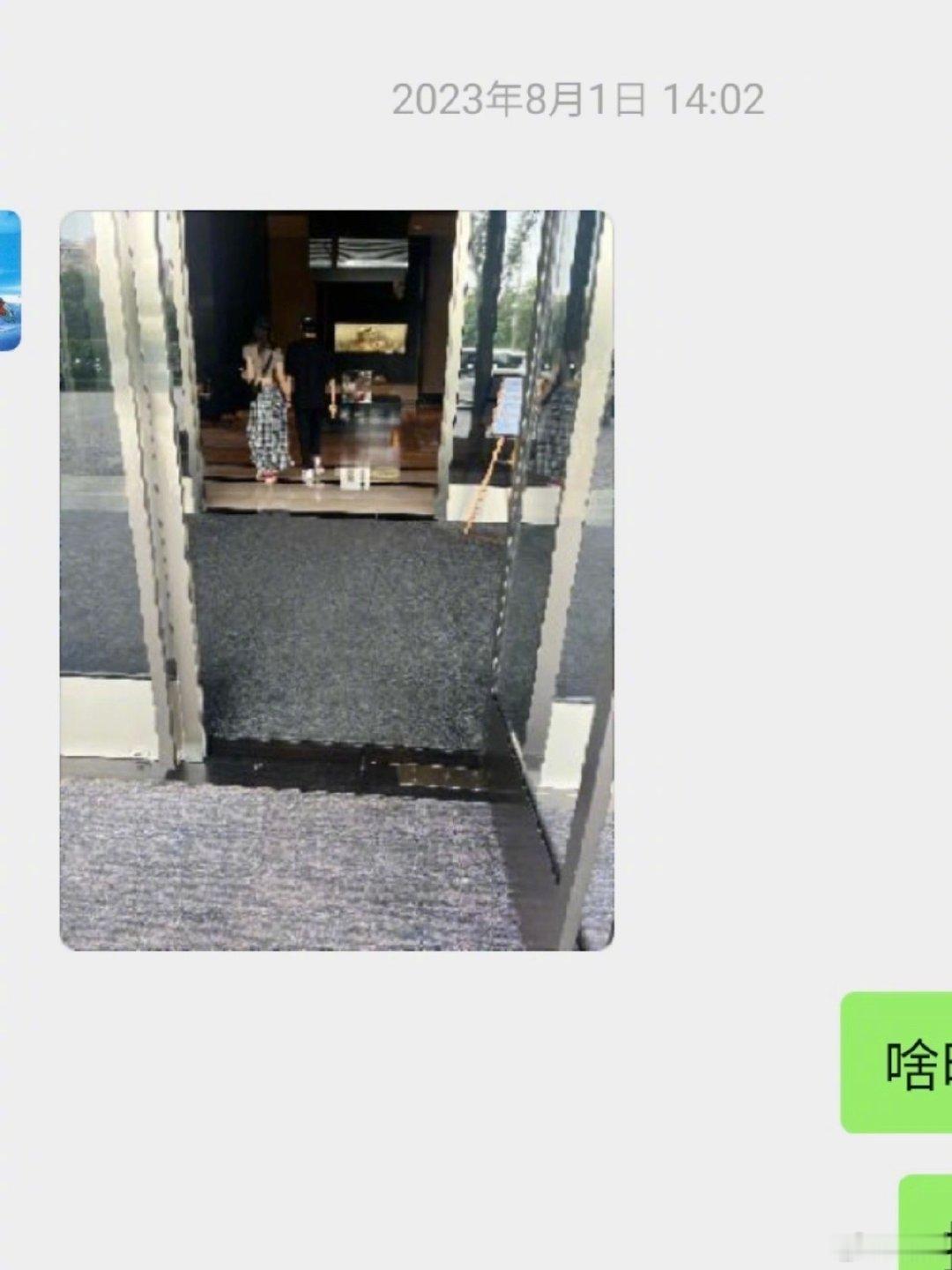网友23年就偶遇了许嵩冯禧，牵手逛街的小两口～#网友23年偶遇许嵩冯禧##23年偶遇许嵩冯禧牵手逛街