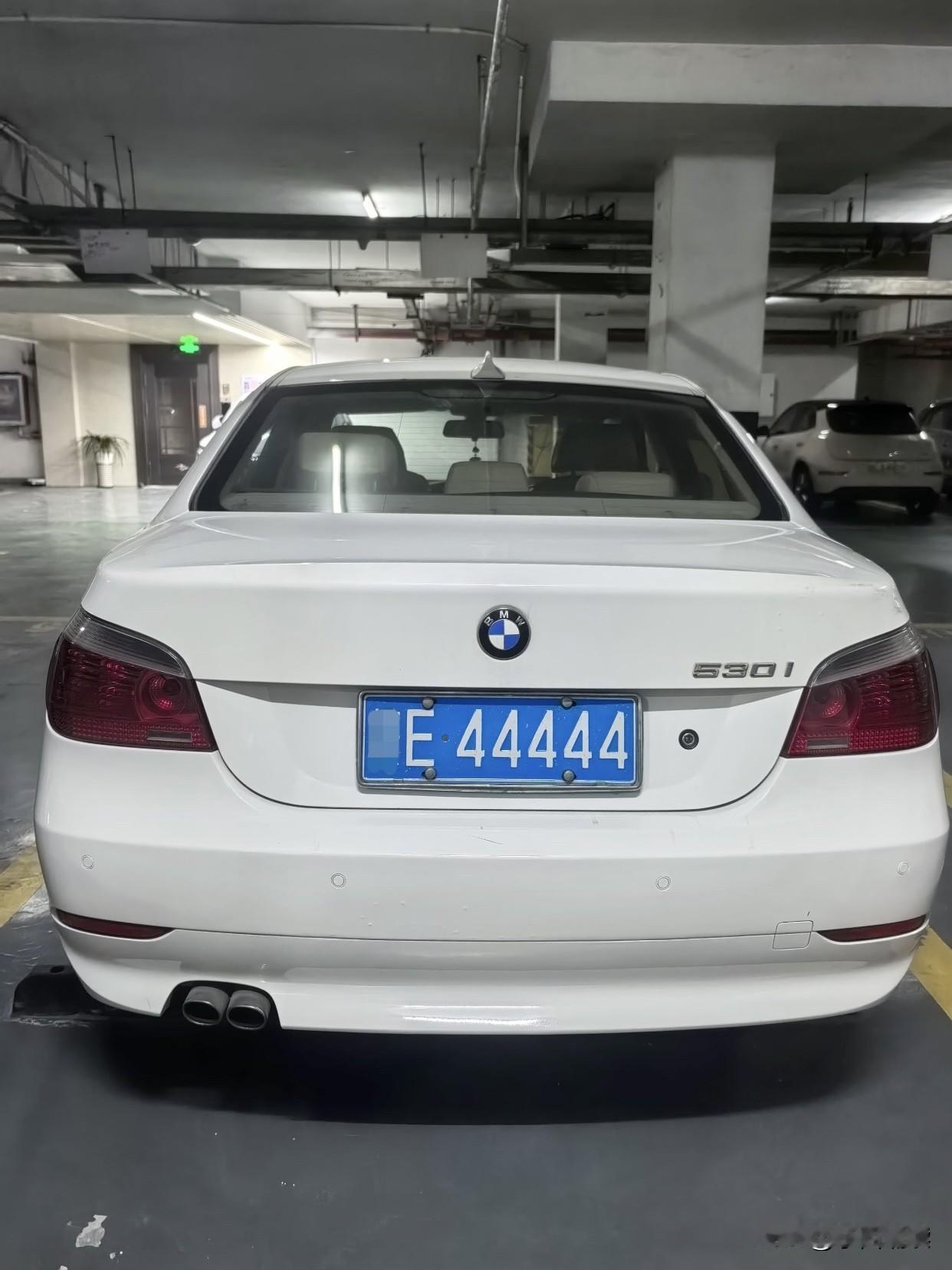 很多人忌讳带4的车牌，但4在音乐简谱中不是“发“的意思吗，你们看这么多4在一起，