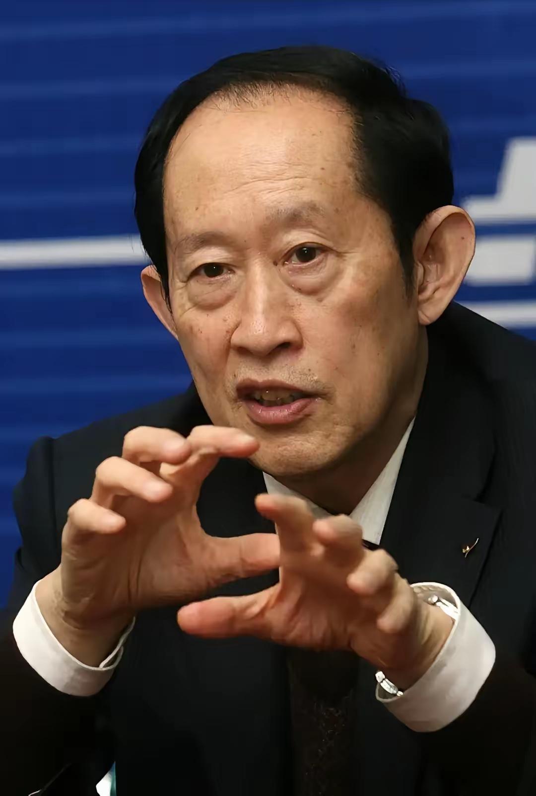 父子不相师，夫妻不相教。古人的言语都是经验和教训的总结，肯定没错啊。因为父子，夫