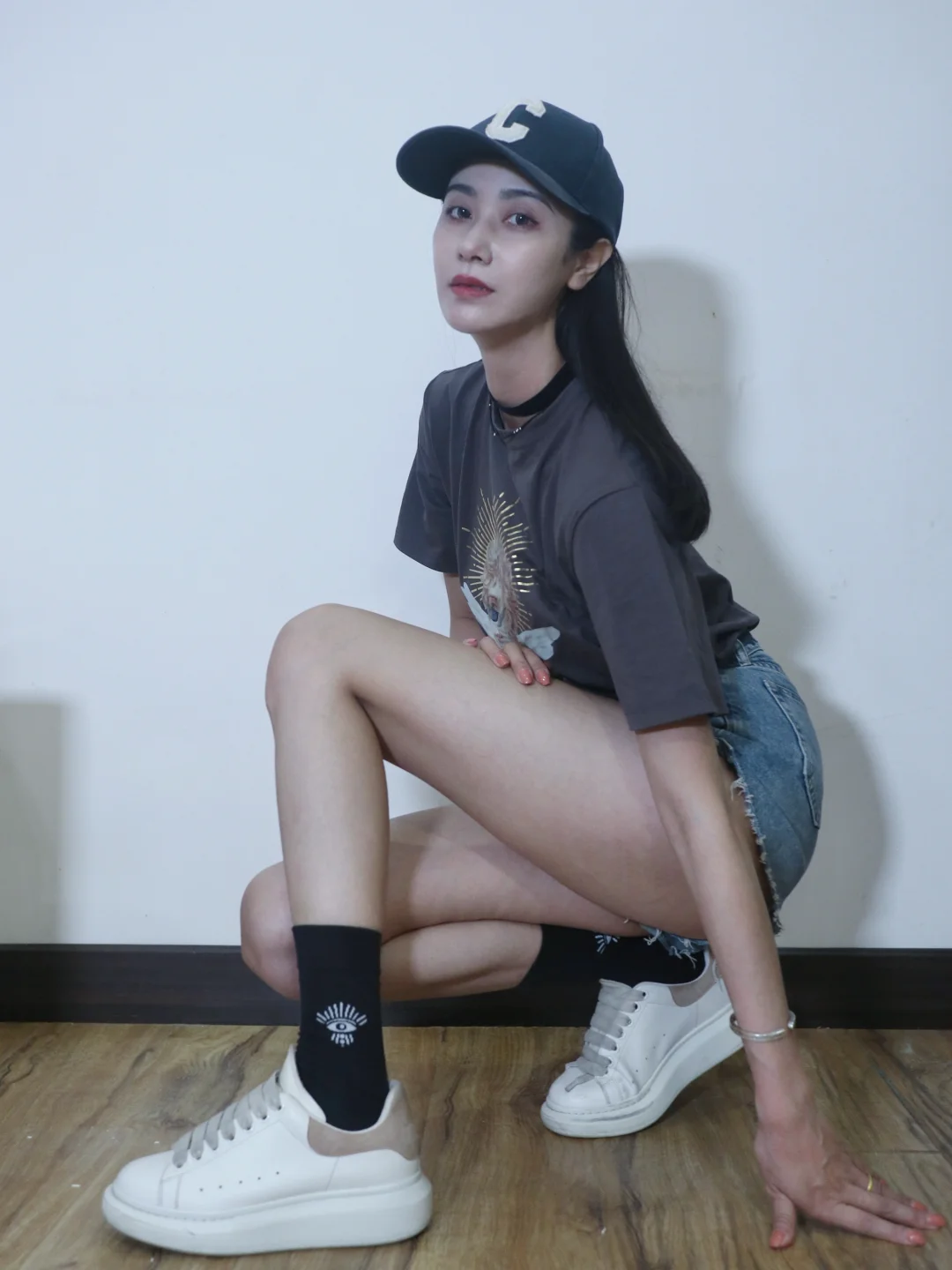 美式复古辣妹｜灰T配牛仔短裤封神✨