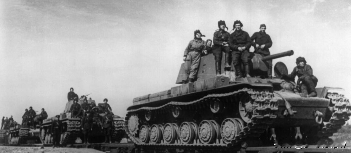在1945年8月都苏联军队对日本作战当中，苏联军队曾经少量的使用了KV-1重型坦