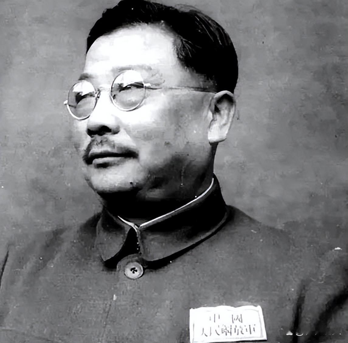 1950年，粟裕到北京公干，遇到情报部长李克农。突然李克农快步走向粟裕，肃然开口