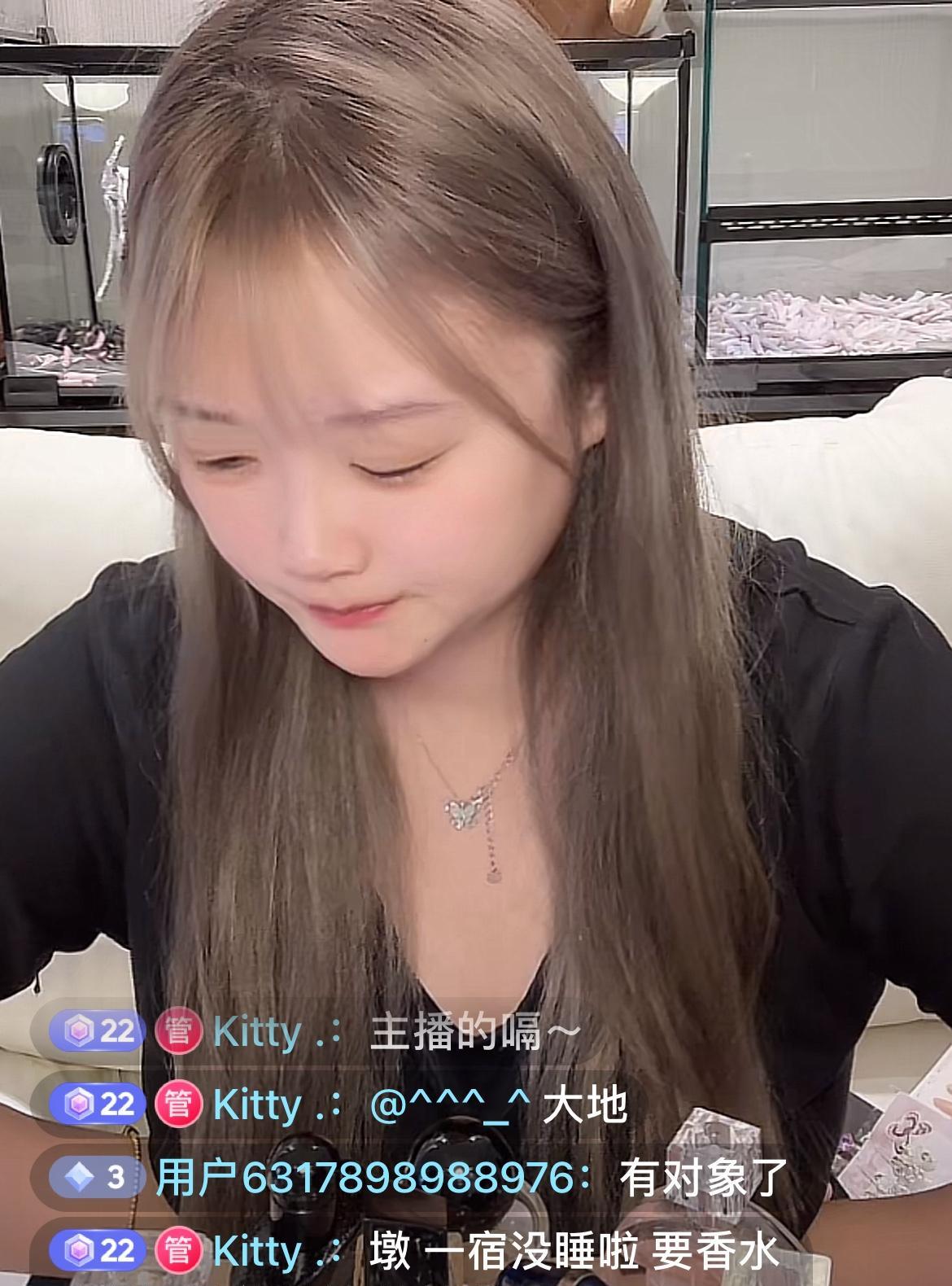 9月1日凌晨6点，谢广坤王小华女儿唐墩墩出现在直播间，这孩子又是一夜没有合眼！