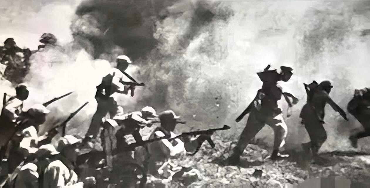 1945年西峡口，机枪手杜相云发现日军在数他的子弹，每打到第18发敌人就准备冲锋