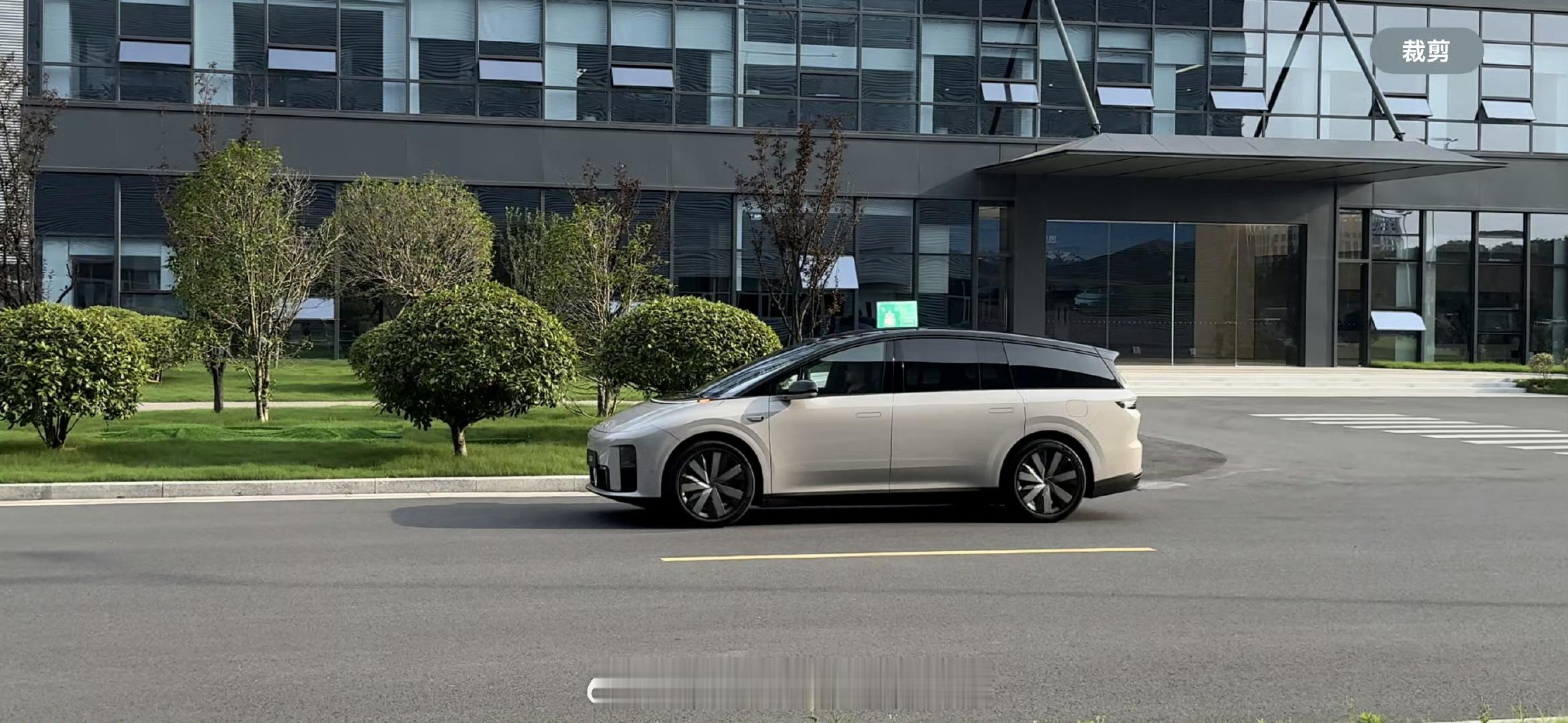 理想2500座自营超充站达成，理想i8也不远了理想汽车​​​