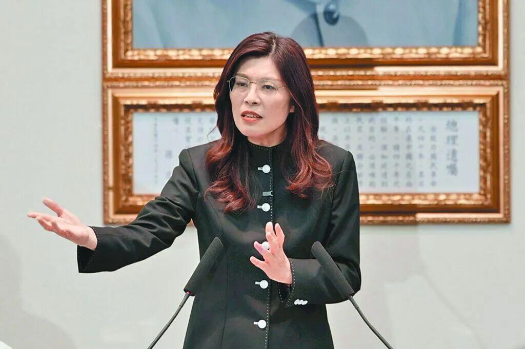 硬气！郑丽文力挺“3800亿＋Ｎ”军购，放话：有压力甩给我，我来顶。郑丽文站