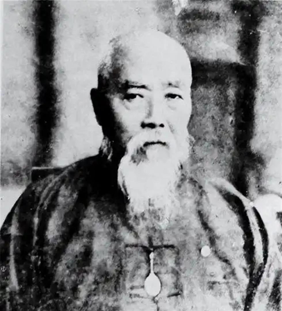 1931年，日本侵占了整个东北三省，在成立伪中满省时，擅自宣布马龙潭为省长，并张