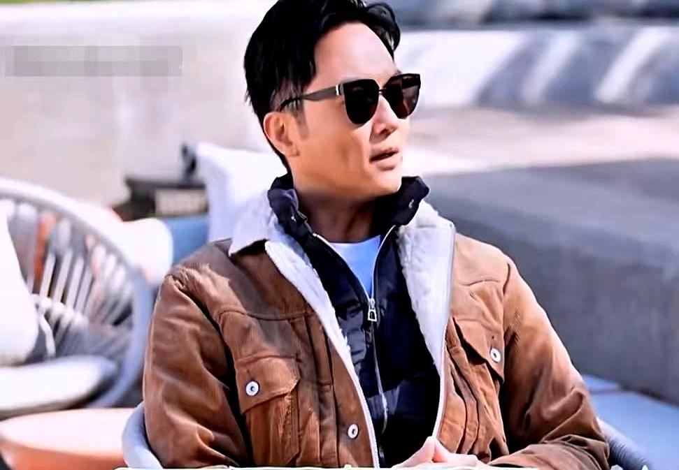 结婚24年，她一句“醒来还帅”上热搜张智霖被阿Sa问：每天睁眼看见自己会不