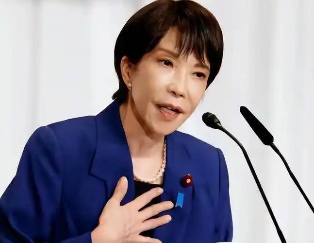 外交信号骤然升级！直接点名高市早苗，日本右翼才看清中方手里的产业链底牌。中方