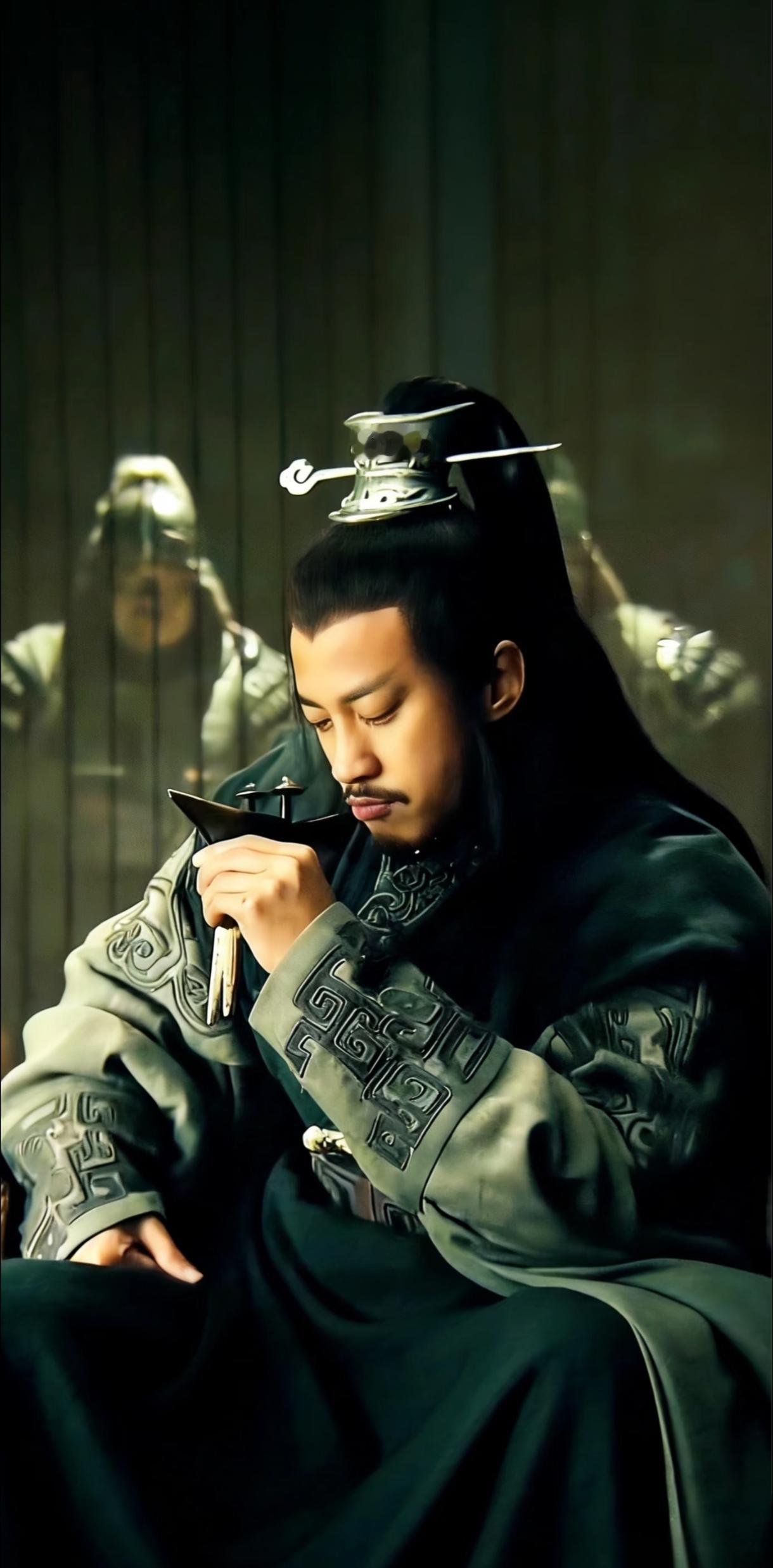 站岗小兵因长得帅发迹，竟成一代枭雄！北魏末年，怀朔镇城门。一名守城小兵正