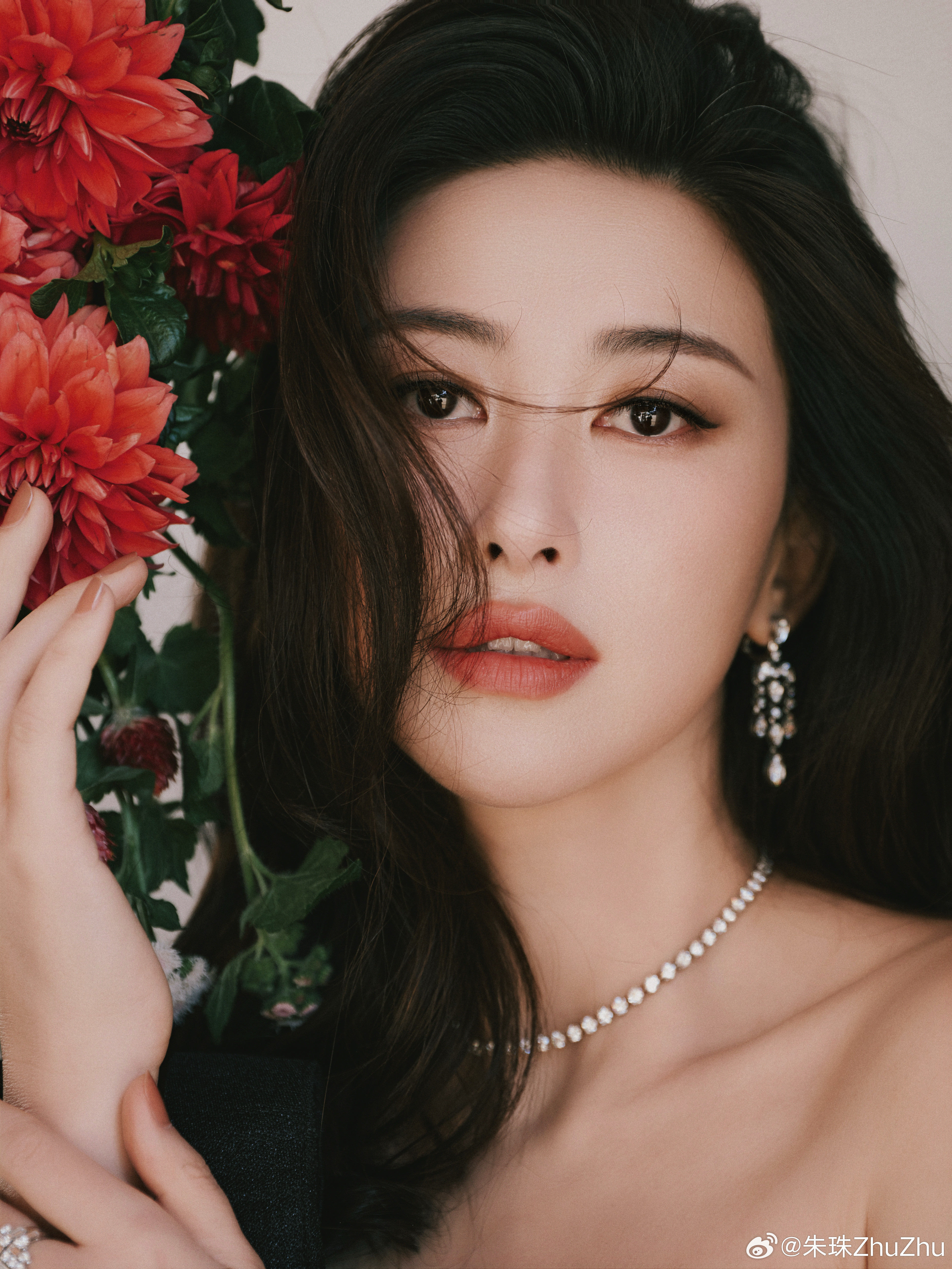 风情万种朱珠朱珠VOGUE黑玫瑰朱珠风情万种具像化​​​