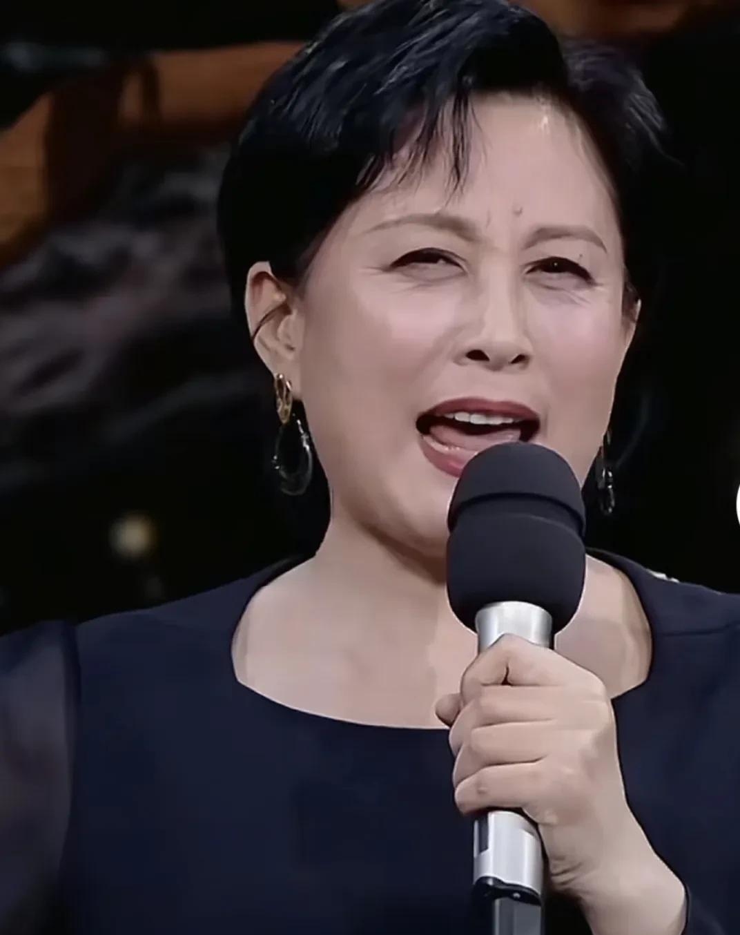 演员赵倩说：“当年《贫嘴张大民的幸福生活》筹拍，我第一次去见沈导的时候，他居然说