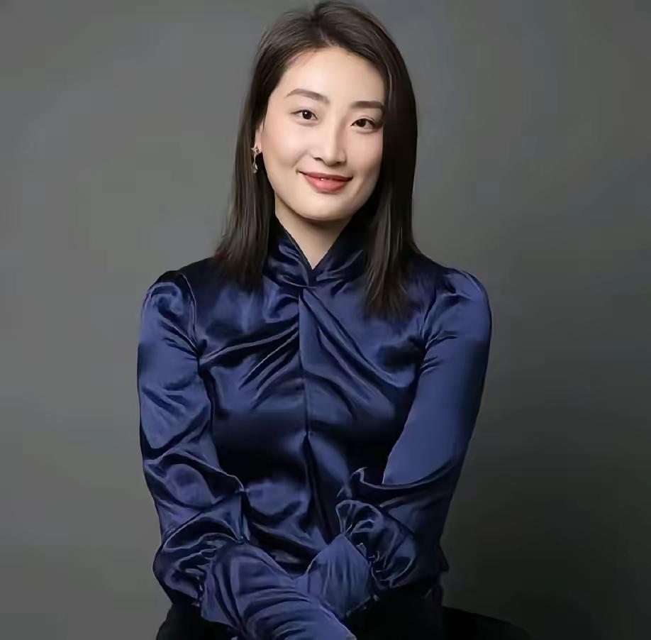 宗馥莉辞职了，这场闹剧没碰着杜建英和她叔，反倒让不少打工人丢了饭碗，越看越闹心。