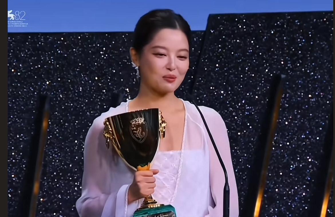 说真的，一点也不意外辛芷蕾能拿影后，第一次看了这个女演员的电视剧时，就发现她有国
