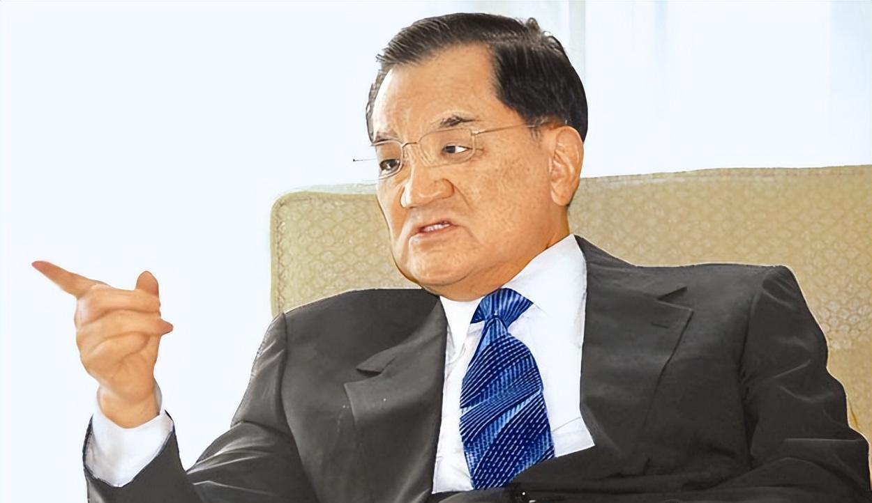 .紧要关头，连战出手了！说起来也挺有意思，郝龙斌原本在民调中以33.8%的支持率