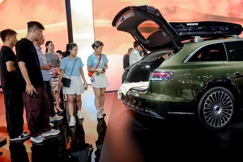 从90万交付到百万级豪车，鸿蒙智行正在定义中国高端汽车新标准以往提到高端汽车，