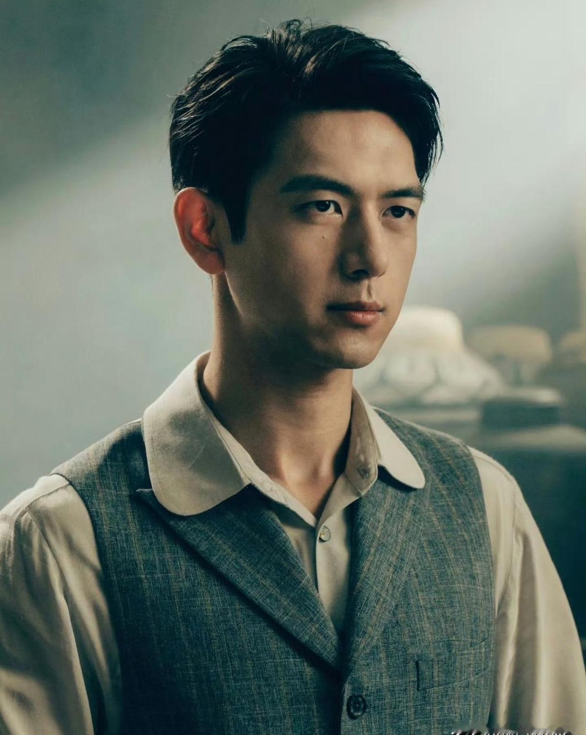 都在传杨紫李现三搭要演《人生路上》？全猜错了。刚拿到一手消息：新项目确实在推