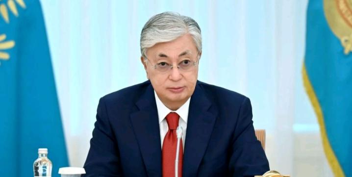 这下俄罗斯也彻底傻眼了！在此前，访日结束之后的，哈萨克斯坦总统来到了俄罗斯，与普