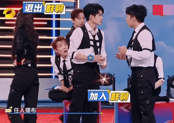 谁家大哥这么萌啊，檀健次你要不要这么听何老师话呀？在最新一期你好星期六群聊环节，