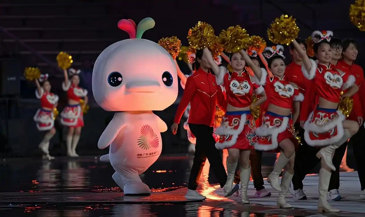 谁还没被全运会那对“大湾鸡”给笑到？明明设计师耗费心血搞出来的是中华白海豚，结果
