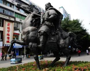 公元347年，东晋驸马桓温偷偷娶了个美艳小妾，藏在别院。然而没多久，他老婆南康公