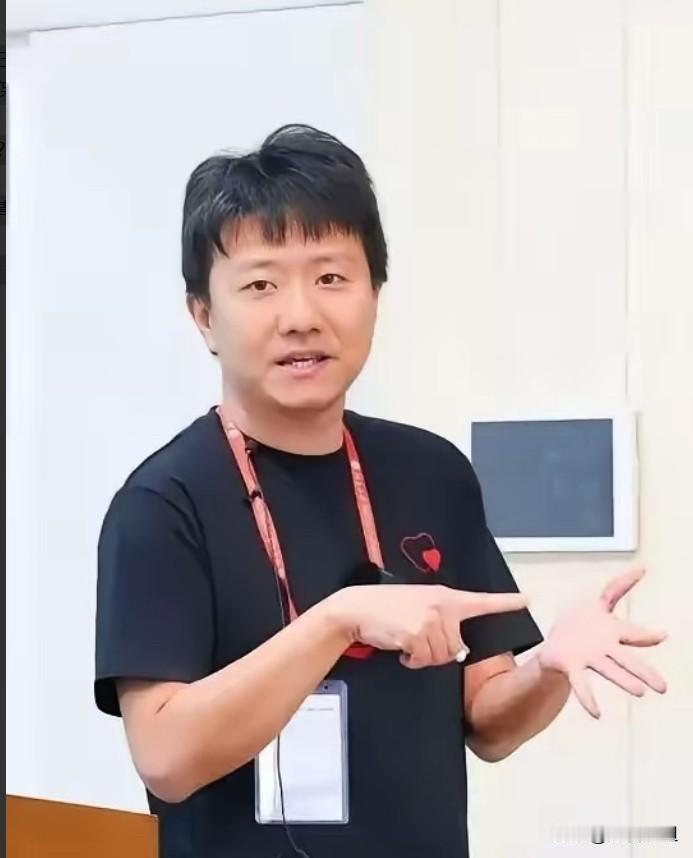 没有对比就没有伤害，看了新晋菲尔兹奖得主邓煜父母的履历，我才发现咱们天天“鸡