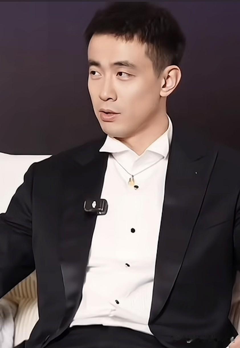 赵继伟：“庞峥麟是未来国家队后卫线的答案，集训中他突破犀利三分稳定，对抗强硬等特