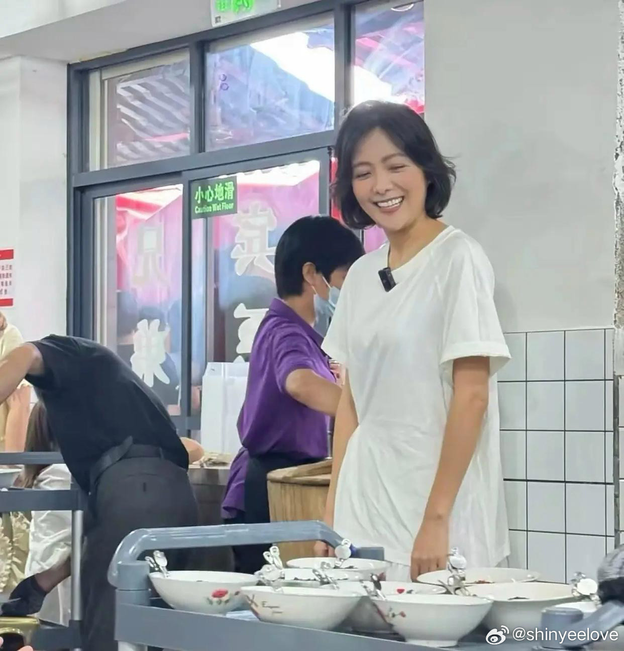 五十岁又是素颜，已经算是生活中的大美女了吧？​​​
