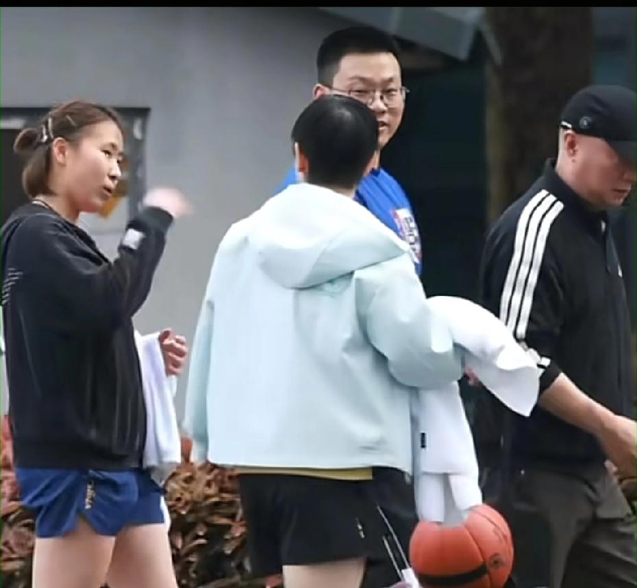 3月26日，小杨去成都看他的老孙了！小杨真的很爱她，每次都会为了他不远万里去看她